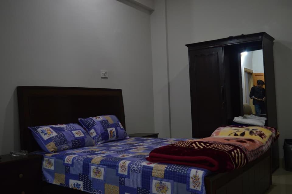 Hotel Crown City Muzaffarabad Ngoại thất bức ảnh
