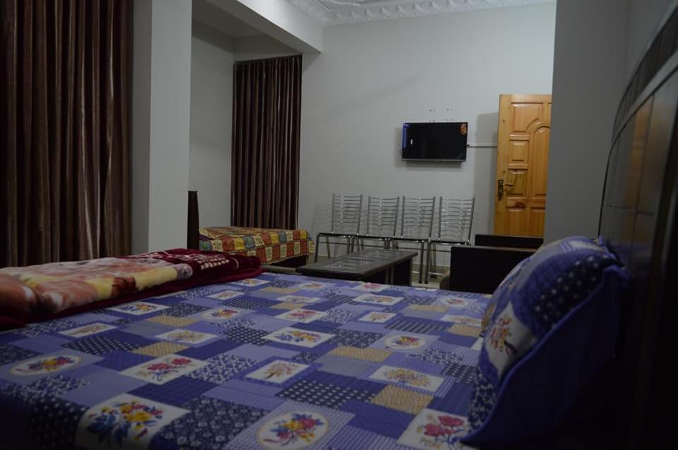 Hotel Crown City Muzaffarabad Ngoại thất bức ảnh